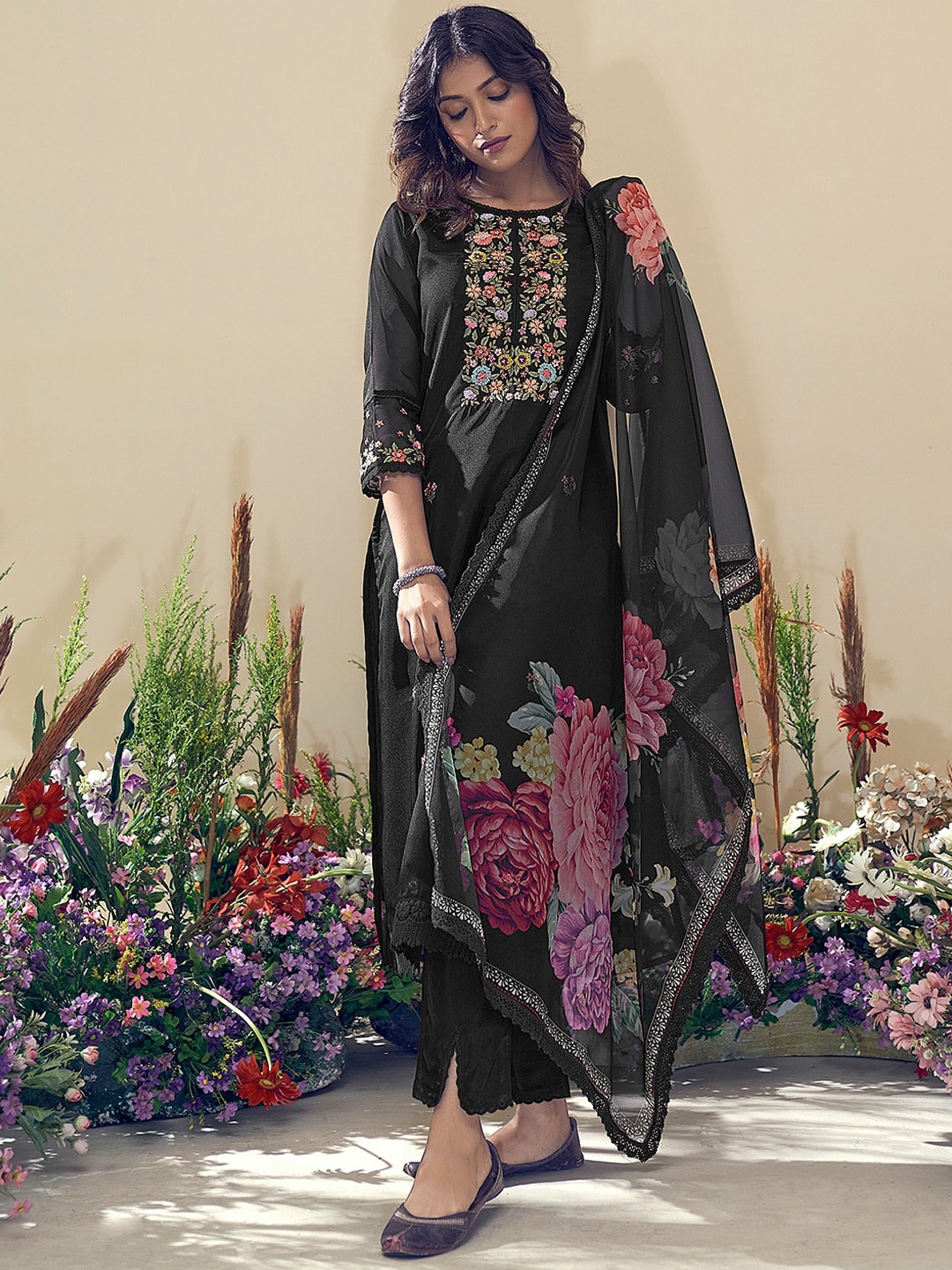 Indo Era Floral Embroidered Regular Thread Work Kurta With Trousers & Dupatta, Black
Indo Era Floral Embroidered Regular Thread Work Kurta With Trousers & Dupatta, Black