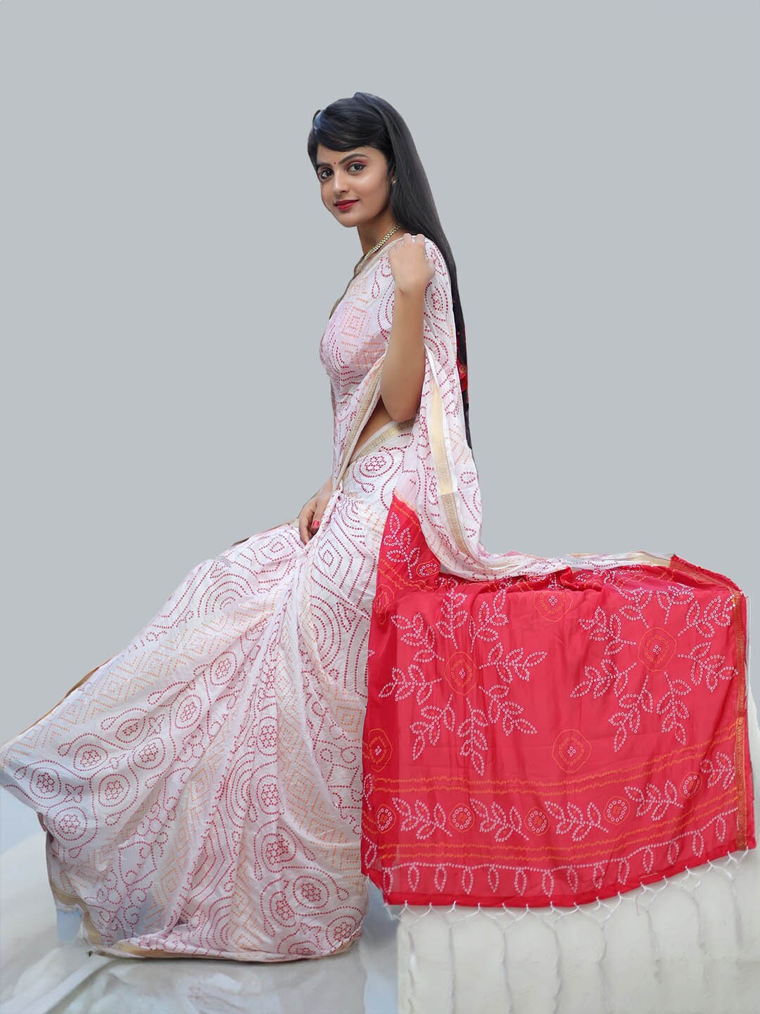 SAREEWAVE Bandhani Printed Zari Art Silk Bandhani Saree, Red