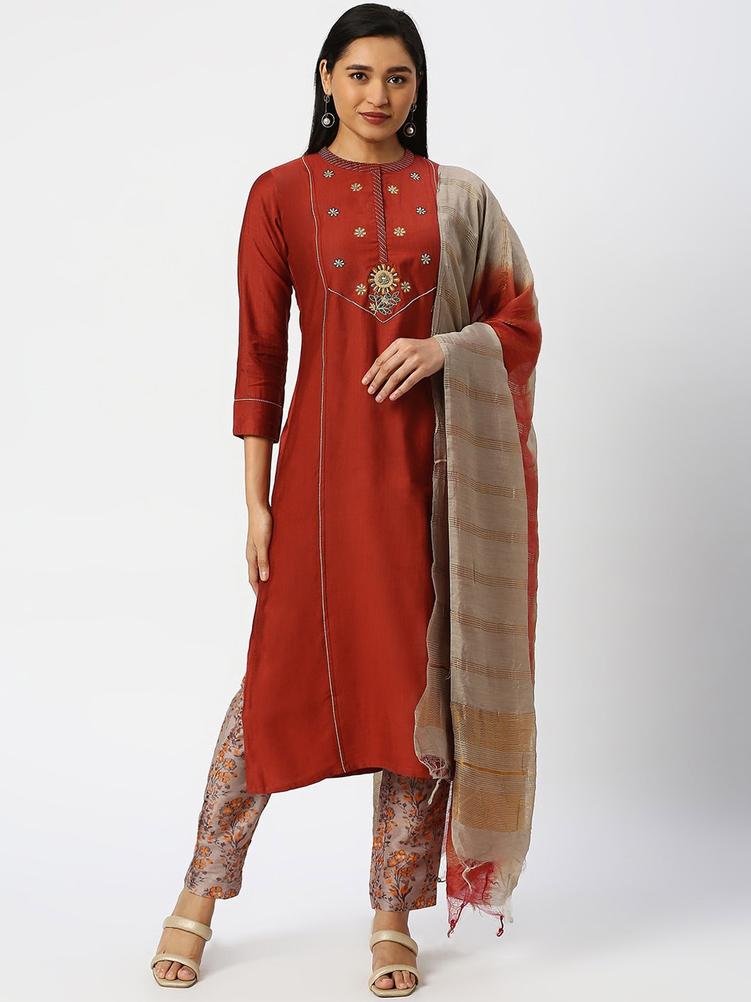 DRESSLINE Floral Embroidered Regular Thread Work Kurta With Trousers & Dupatta, Rust
DRESSLINE Floral Embroidered Regular Thread Work Kurta With Trousers & Dupatta, Rust