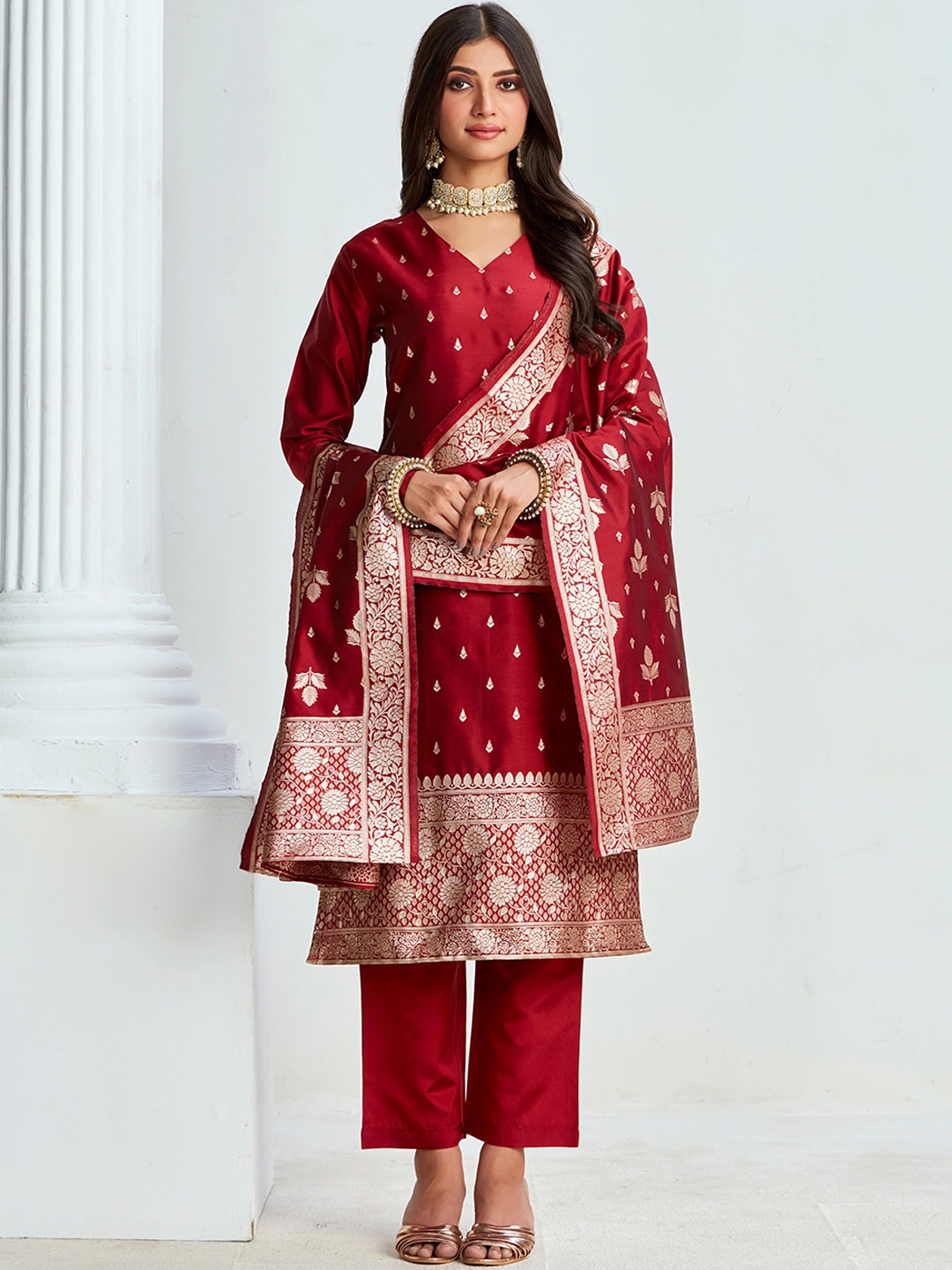 Ishin Ethnic Motifs Woven Design V-Neck Straight Kurta & Trousers With Dupatta, Maroon
Ishin Ethnic Motifs Woven Design V-Neck Straight Kurta & Trousers With Dupatta, Maroon