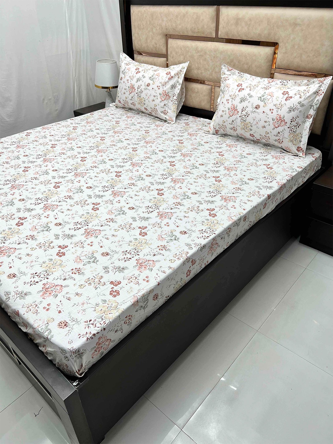 Pure Decor Gem White & Orange Floral Cotton 250 TC Super King Bedsheet & 2 Pillow Covers
Pure Decor Gem White & Orange Floral Cotton 250 TC Super King Bedsheet & 2 Pillow Covers