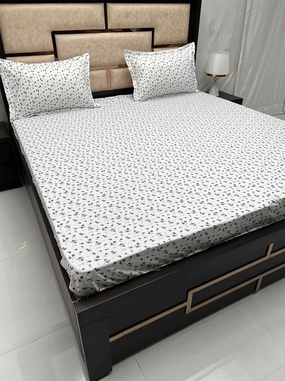 Pure Decor Cotton King Size Fitted Double Bed Bedsheet With 2 Pillow Covers 6 X 6.3 X 1 ft, White
Pure Decor Cotton King Size Fitted Double Bed Bedsheet With 2 Pillow Covers 6 X 6.3 X 1 ft, White