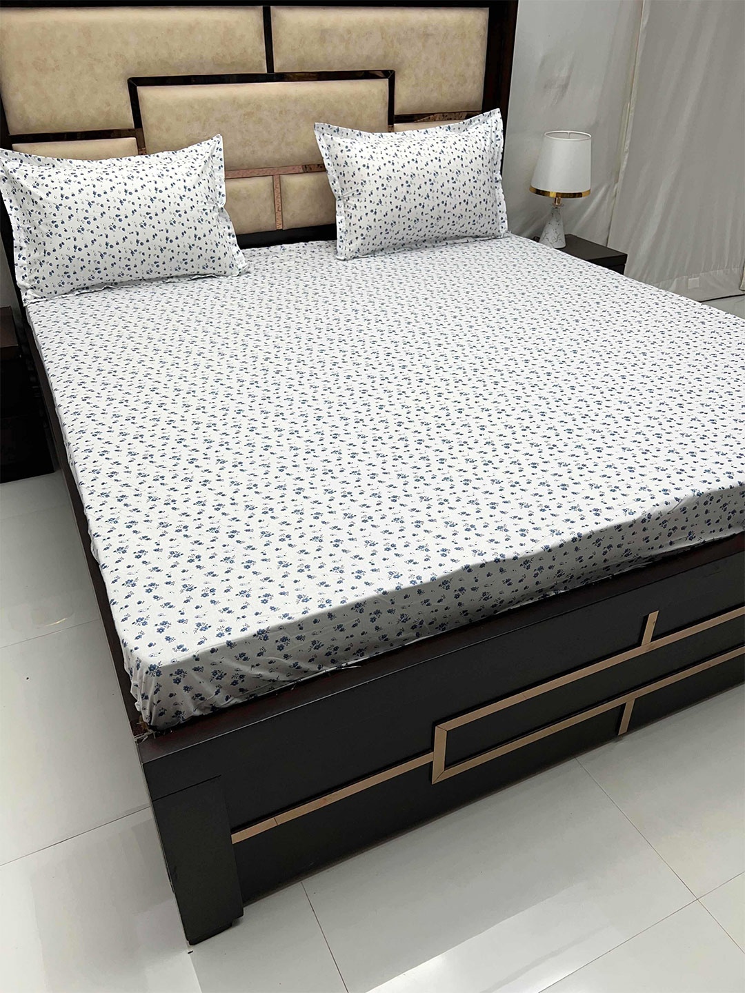 Pure Decor Cotton King Size Fitted Double Bed Bedsheet With 2 Pillow Covers 6 X 6.3 X 1 ft, White
Pure Decor Cotton King Size Fitted Double Bed Bedsheet With 2 Pillow Covers 6 X 6.3 X 1 ft, White
