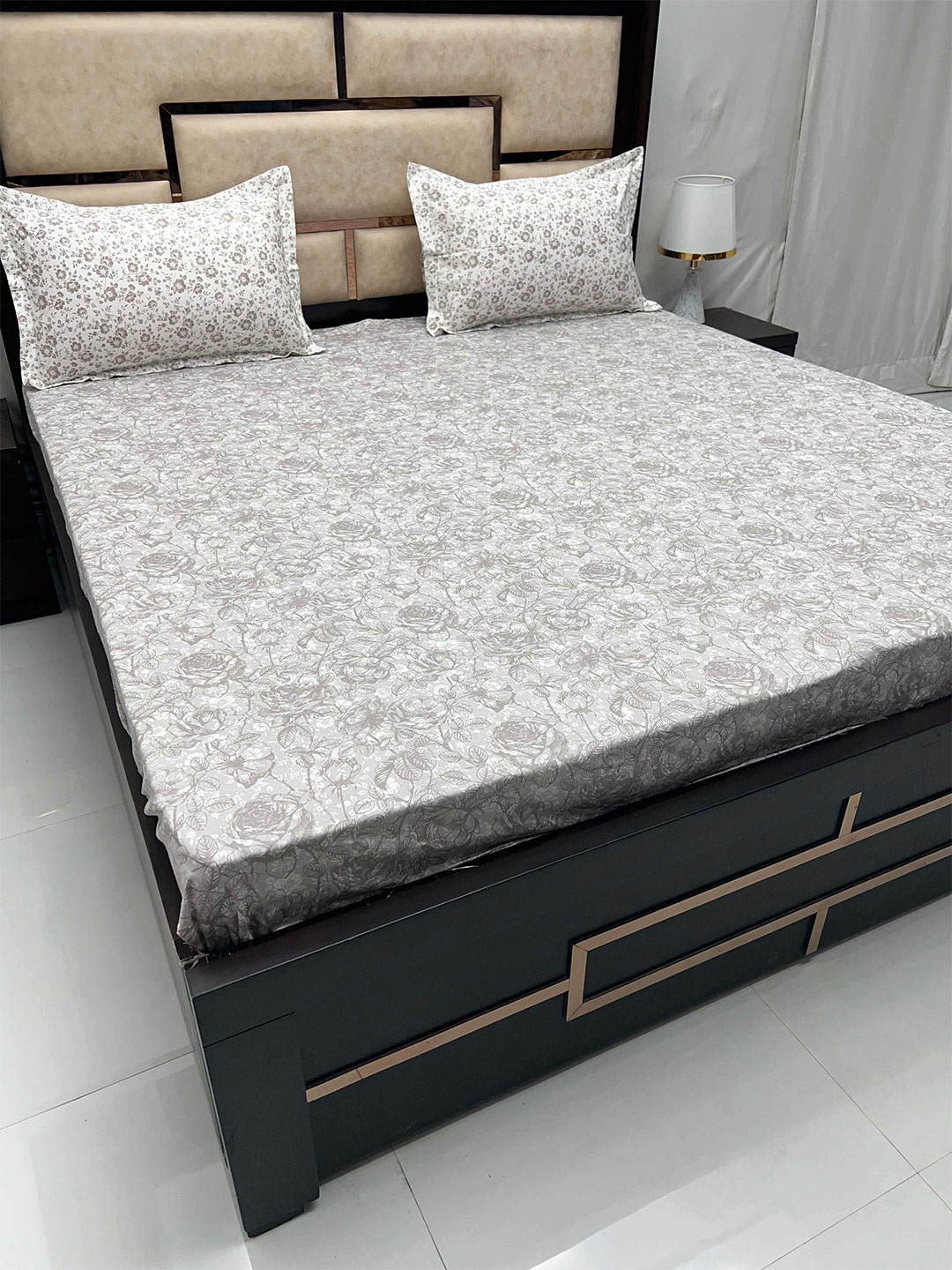 Pure Decor Sapphire White Floral Cotton 250 TC Super King Bedsheet & 2 Pillow Covers, Grey
Pure Decor Sapphire White Floral Cotton 250 TC Super King Bedsheet & 2 Pillow Covers, Grey