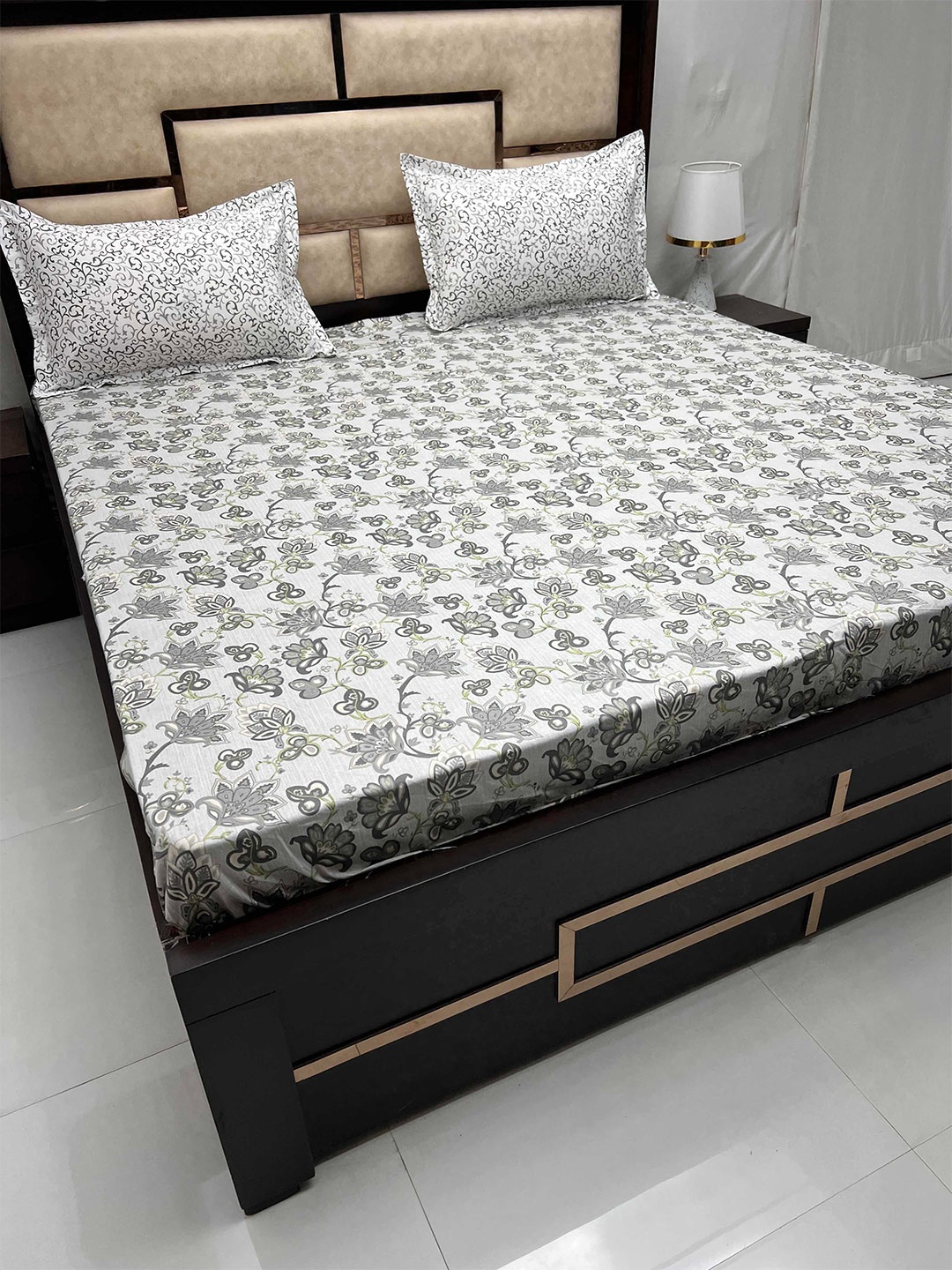 Pure Decor Sapphire Grey Floral Pure Cotton 250 TC Fitted King Bedsheet With Pillow Covers
Pure Decor Sapphire Grey Floral Pure Cotton 250 TC Fitted King Bedsheet With Pillow Covers