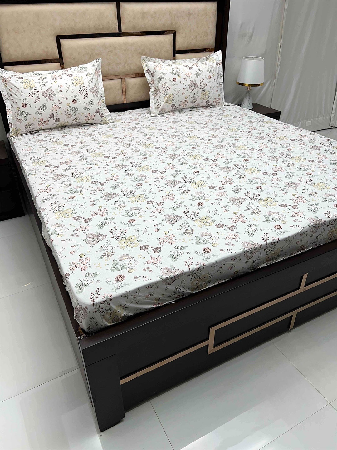 Pure Decor Gem White Floral Pure Cotton 250 TC Fitted King Bedsheet & 2 Pillow Covers
Pure Decor Gem White Floral Pure Cotton 250 TC Fitted King Bedsheet & 2 Pillow Covers