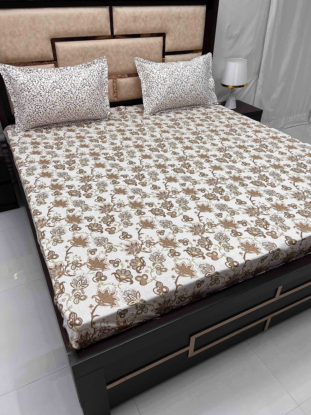 Pure Decor White & Brown Pure Cotton 240 TC Super King Fitted Bedsheet & 2 Pillow Covers
Pure Decor White & Brown Pure Cotton 240 TC Super King Fitted Bedsheet & 2 Pillow Covers