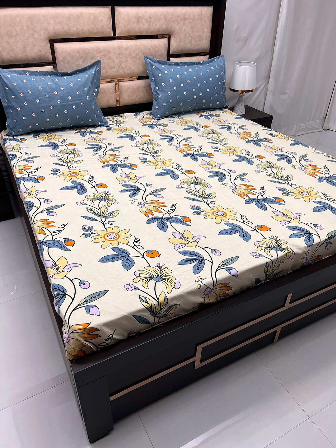 Pure Decor Manor Cream-Coloured Floral Cotton Fitted 160 TC King Bedsheet & Pillow Covers
Pure Decor Manor Cream-Coloured Floral Cotton Fitted 160 TC King Bedsheet & Pillow Covers