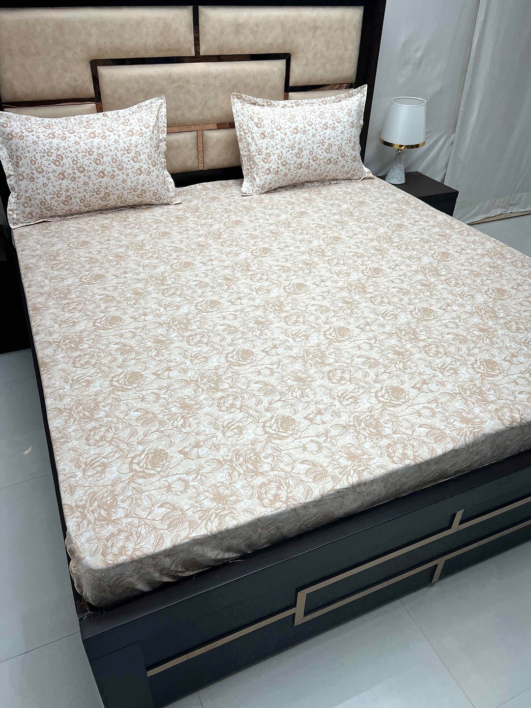 Pure Decor Sapphire Brown Floral Cotton Fitted 240 TC Super King Bedsheet & Pillow Covers
Pure Decor Sapphire Brown Floral Cotton Fitted 240 TC Super King Bedsheet & Pillow Covers