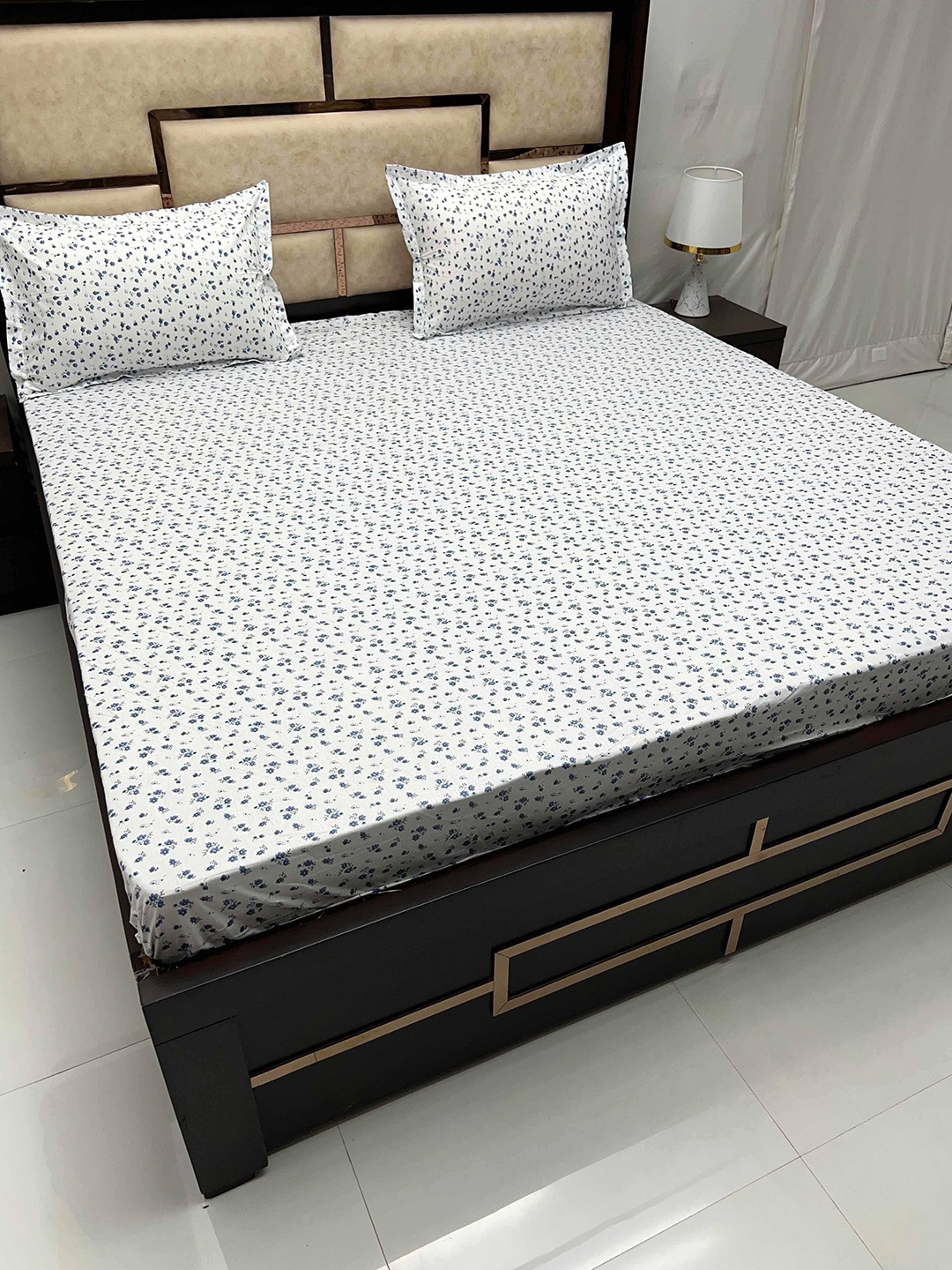 Pure Decor Cotton King Size Fitted Double Bed Bedsheet With 2 Pillow Covers 6 X 6.3 X 1 ft, White
Pure Decor Cotton King Size Fitted Double Bed Bedsheet With 2 Pillow Covers 6 X 6.3 X 1 ft, White
