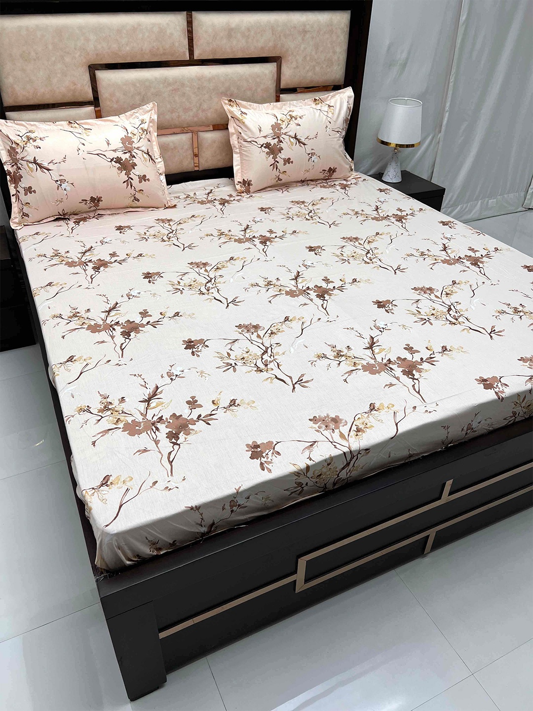 Pure Decor Gem Peach Floral Printed Pure Cotton 240 TC King Bedsheet With 2 Pillow Covers
Pure Decor Gem Peach Floral Printed Pure Cotton 240 TC King Bedsheet With 2 Pillow Covers