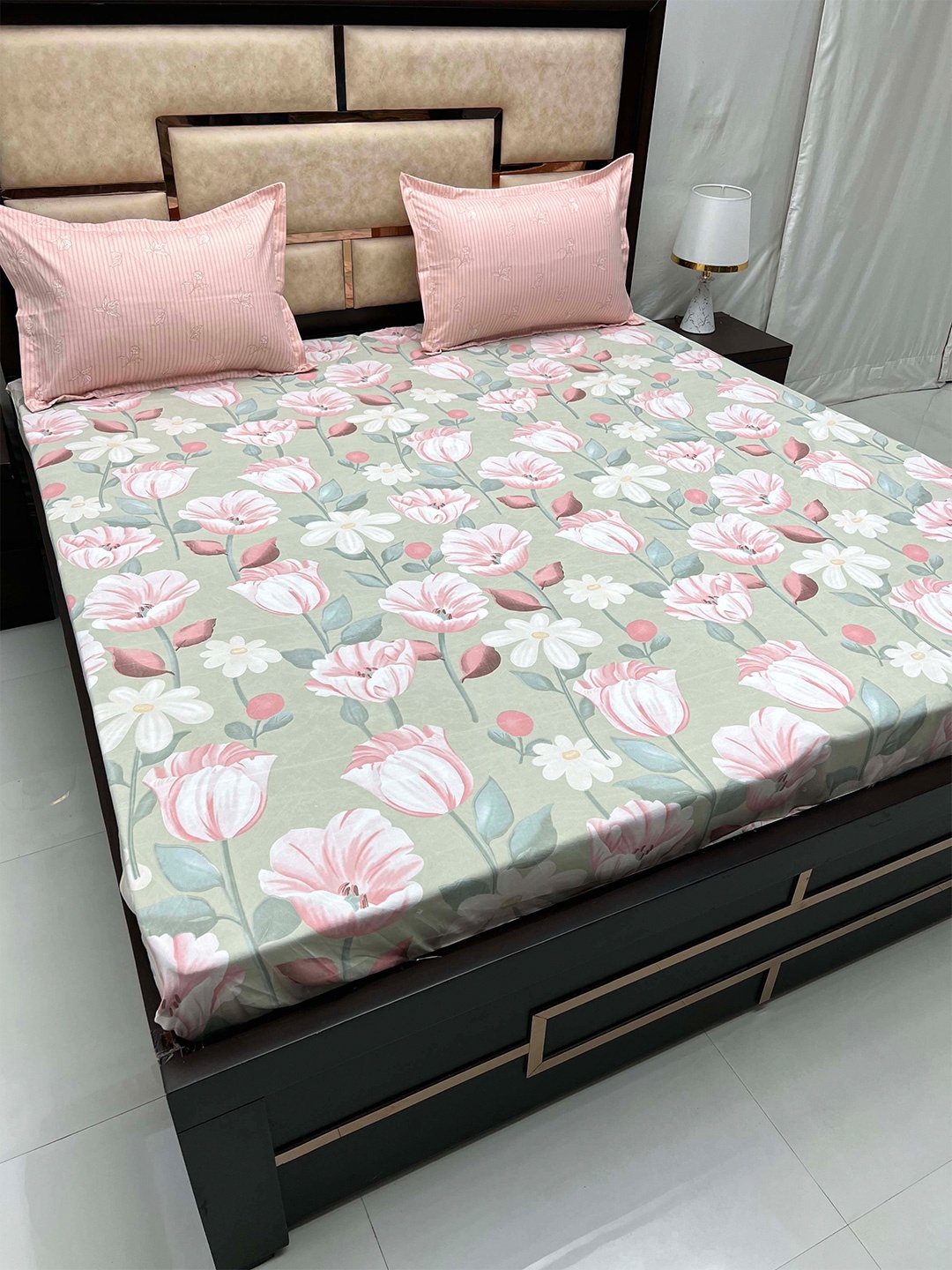 Pure Decor Manor Green & Pink Printed 160 TC Fitted King Bedsheet with 2 Pillow Covers
Pure Decor Manor Green & Pink Printed 160 TC Fitted King Bedsheet with 2 Pillow Covers