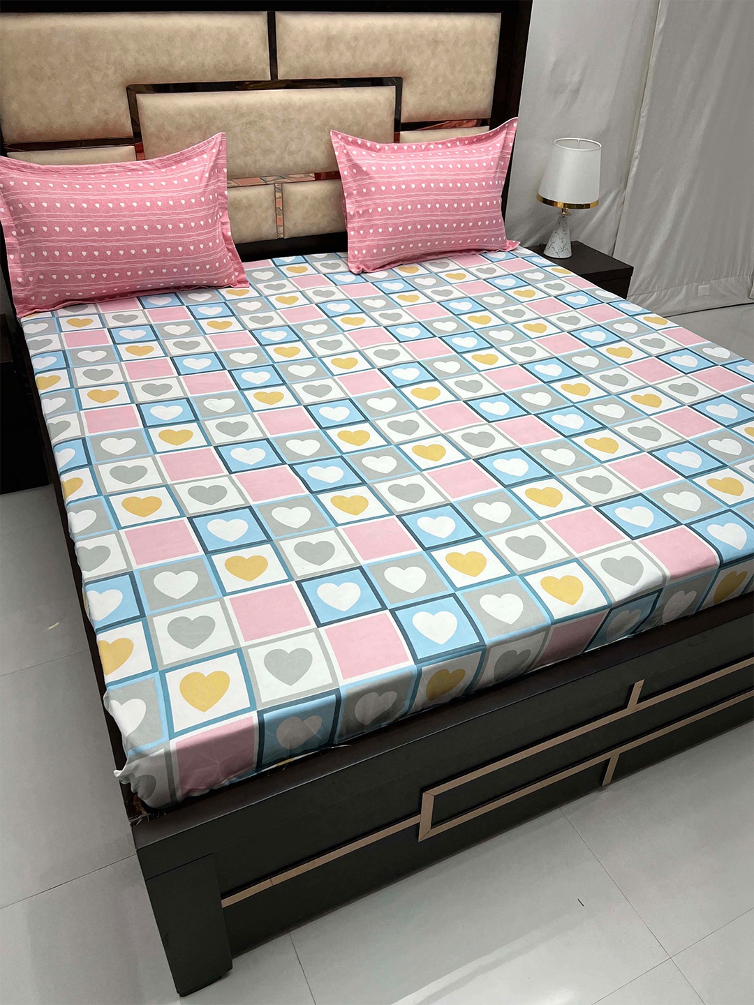 Pure Decor Manor Pink & Blue Printed 160 TC Fitted King Bedsheet with 2 Pillow Covers
Pure Decor Manor Pink & Blue Printed 160 TC Fitted King Bedsheet with 2 Pillow Covers