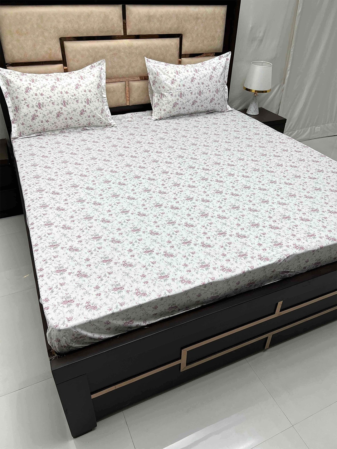 Pure Decor Gem Pink & White Floral Cotton 240 TC Super King Bedsheet With 2 Pillow Covers
Pure Decor Gem Pink & White Floral Cotton 240 TC Super King Bedsheet With 2 Pillow Covers