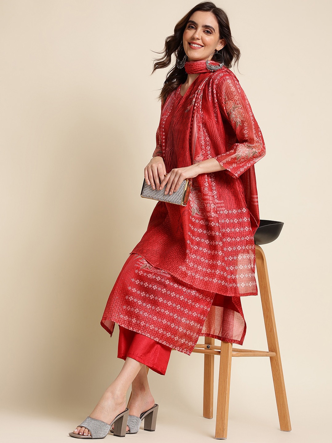 Sangria Floral Printed Sequinned Chanderi Cotton Straight Kurta With Trouser & Dupatta Set, Red
Sangria Floral Printed Sequinned Chanderi Cotton Straight Kurta With Trouser & Dupatta Set, Red