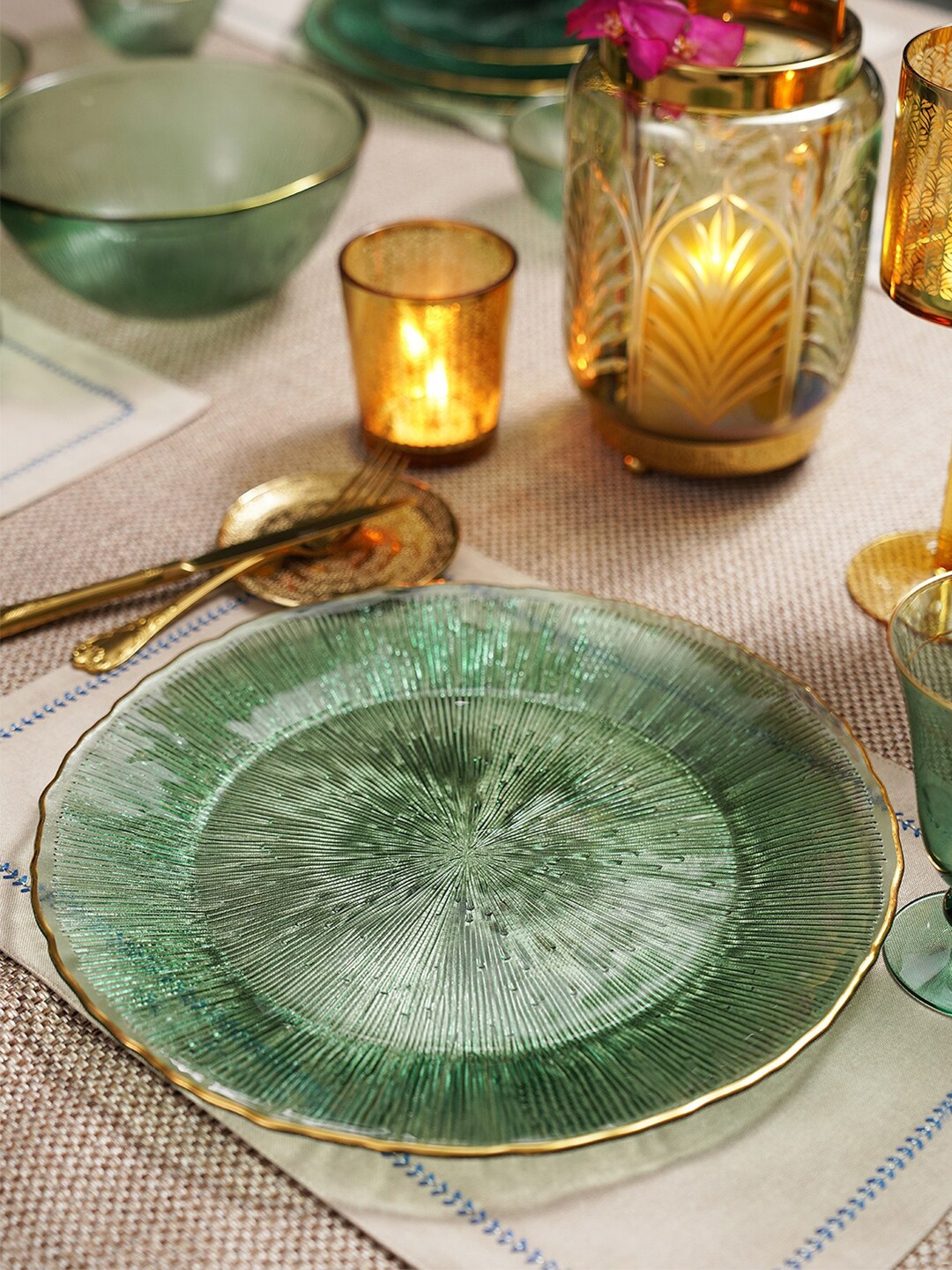 Pure Home and Living Green & Gold-Toned 2 Pieces Textured Glass Transparent Charger Plates
Pure Home and Living Green & Gold-Toned 2 Pieces Textured Glass Transparent Charger Plates