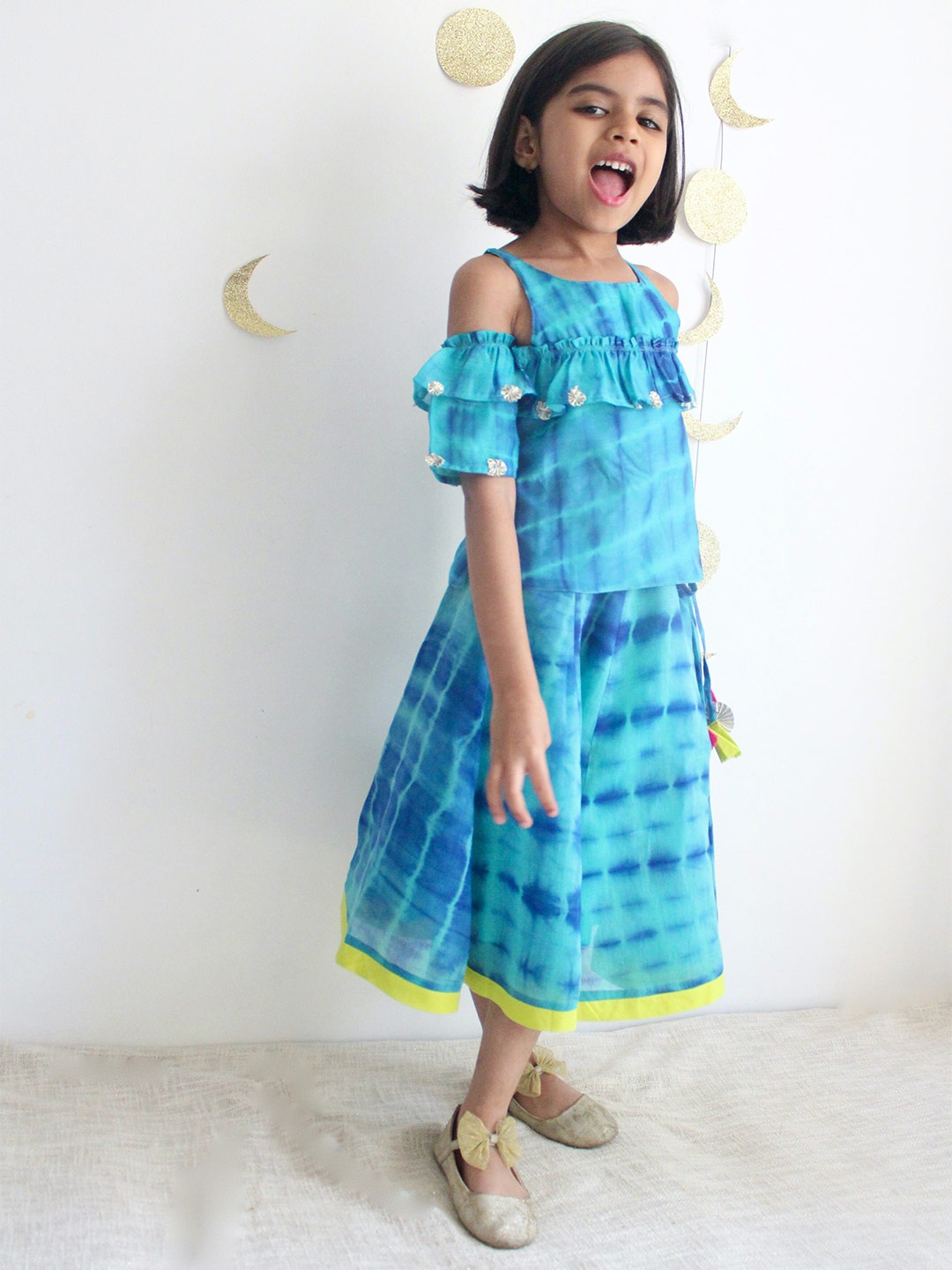 charkhee Girls Tie & Dye Dyed Cold Shoulder Sleeves Ready to Wear Lehenga & Choli, Blue
charkhee Girls Tie & Dye Dyed Cold Shoulder Sleeves Ready to Wear Lehenga & Choli, Blue