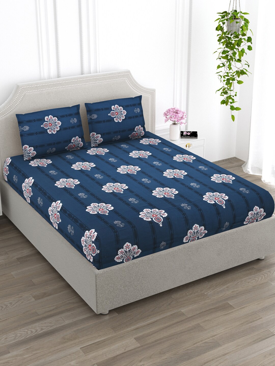 EverHOME Echo Blue & White Ethnic Motifs Cotton 250 TC King Bedsheet With 2 Pillow Covers