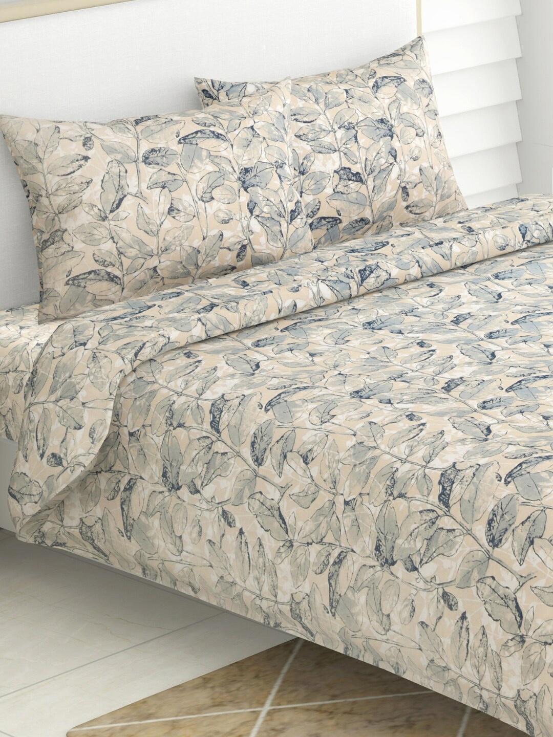 haus & kinder Blue & White Printed Cotton 186 TC Queen Bedsheet with 2 Pillow Covers
haus & kinder Blue & White Printed Cotton 186 TC Queen Bedsheet with 2 Pillow Covers