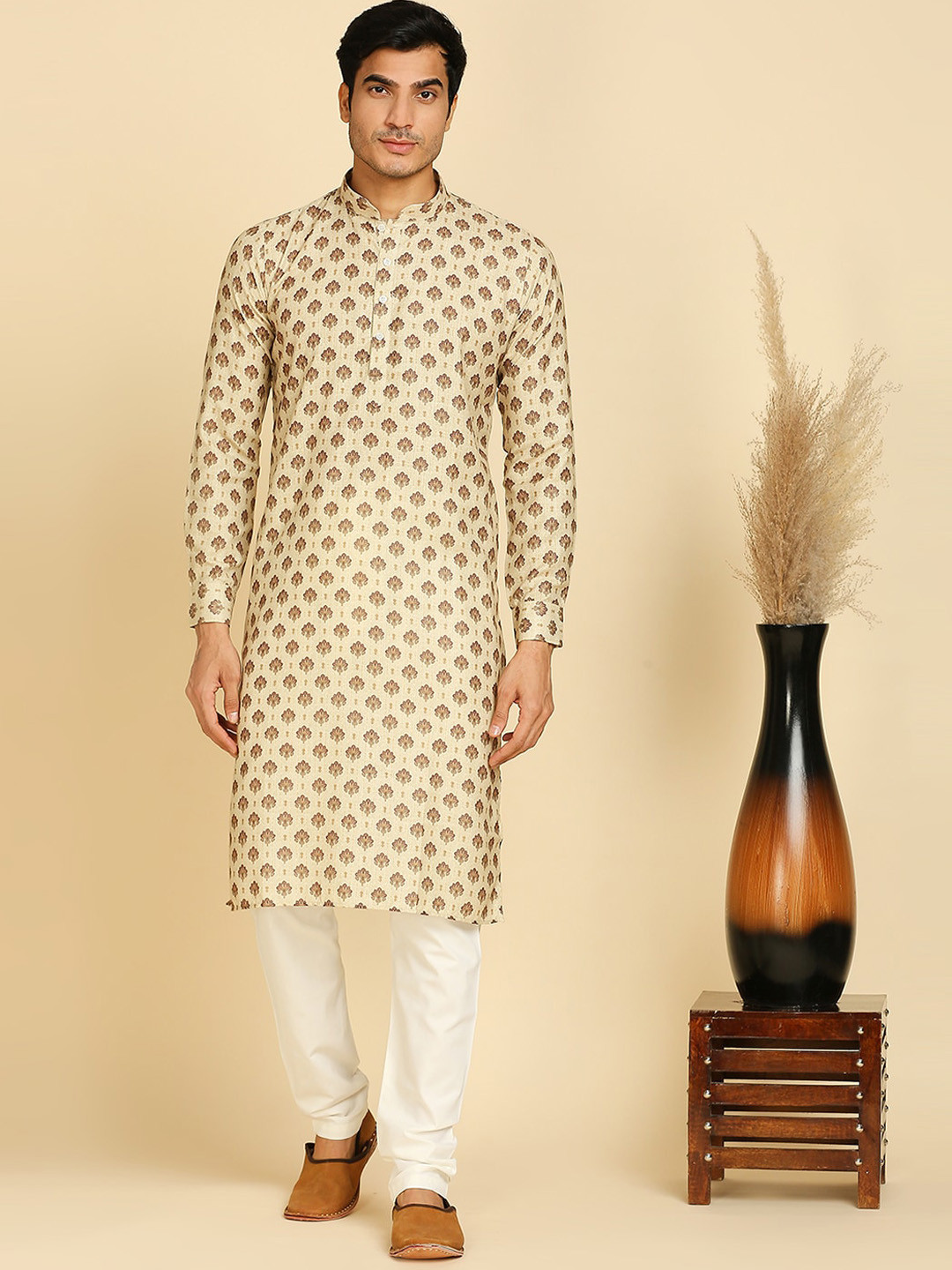 RAJUBHAI HARGOVINDAS Ethnic Motifs Printed Mandarin Collar Cotton Straight Kurta, Beige
RAJUBHAI HARGOVINDAS Ethnic Motifs Printed Mandarin Collar Cotton Straight Kurta, Beige