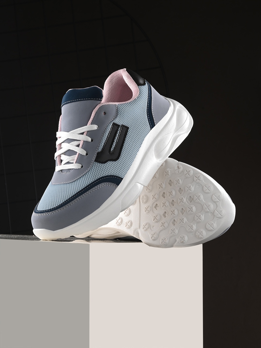 The Roadster Lifestyle Co. Women Blue & Grey Colourblocked Lightweight Lace-Up Sneakers
The Roadster Lifestyle Co. Women Blue & Grey Colourblocked Lightweight Lace-Up Sneakers
