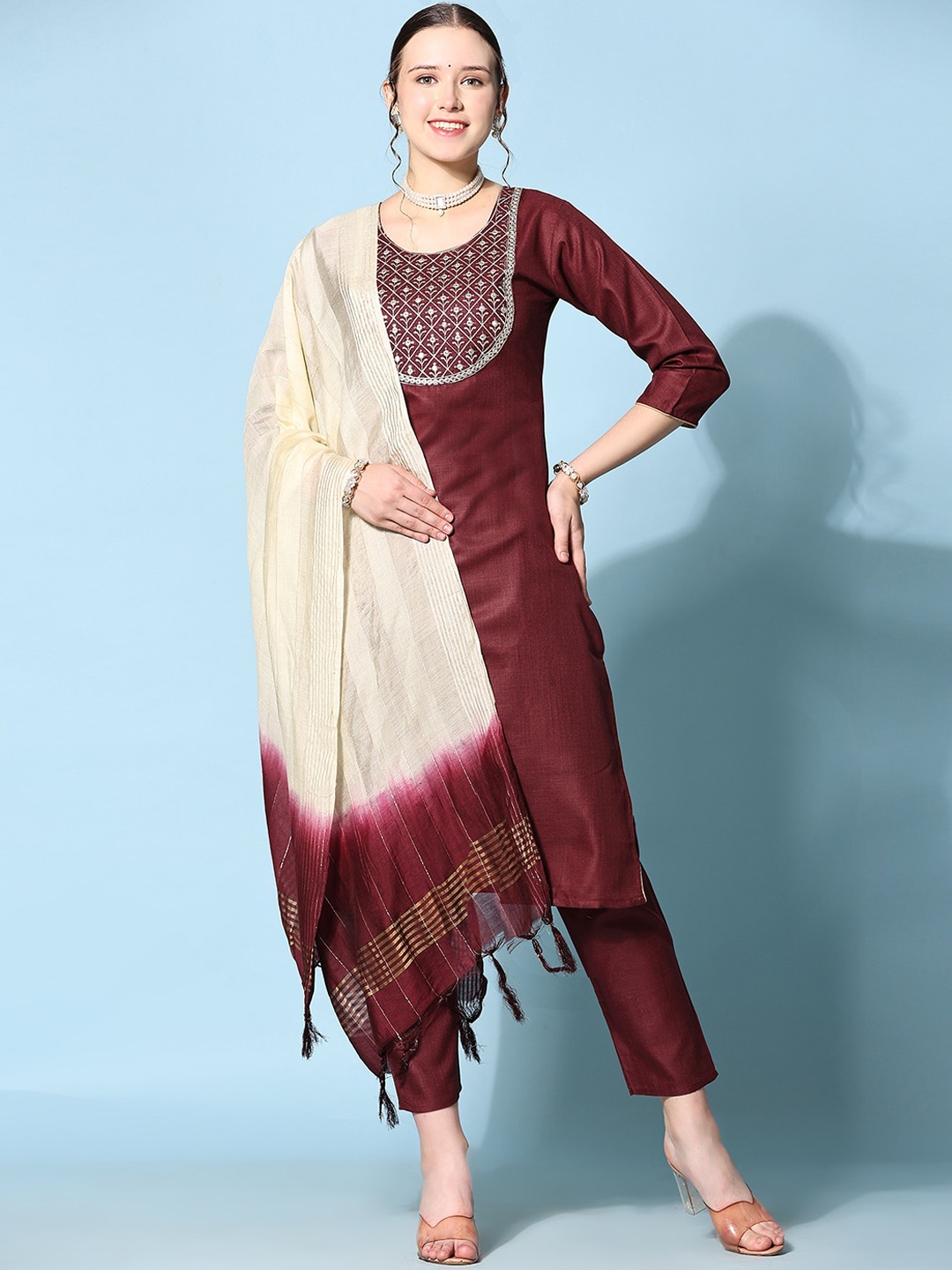 KALINI Ethnic Motifs Embroidered Round Neck Thread Work Kurta With Trousers & Dupatta, Maroon
KALINI Ethnic Motifs Embroidered Round Neck Thread Work Kurta With Trousers & Dupatta, Maroon