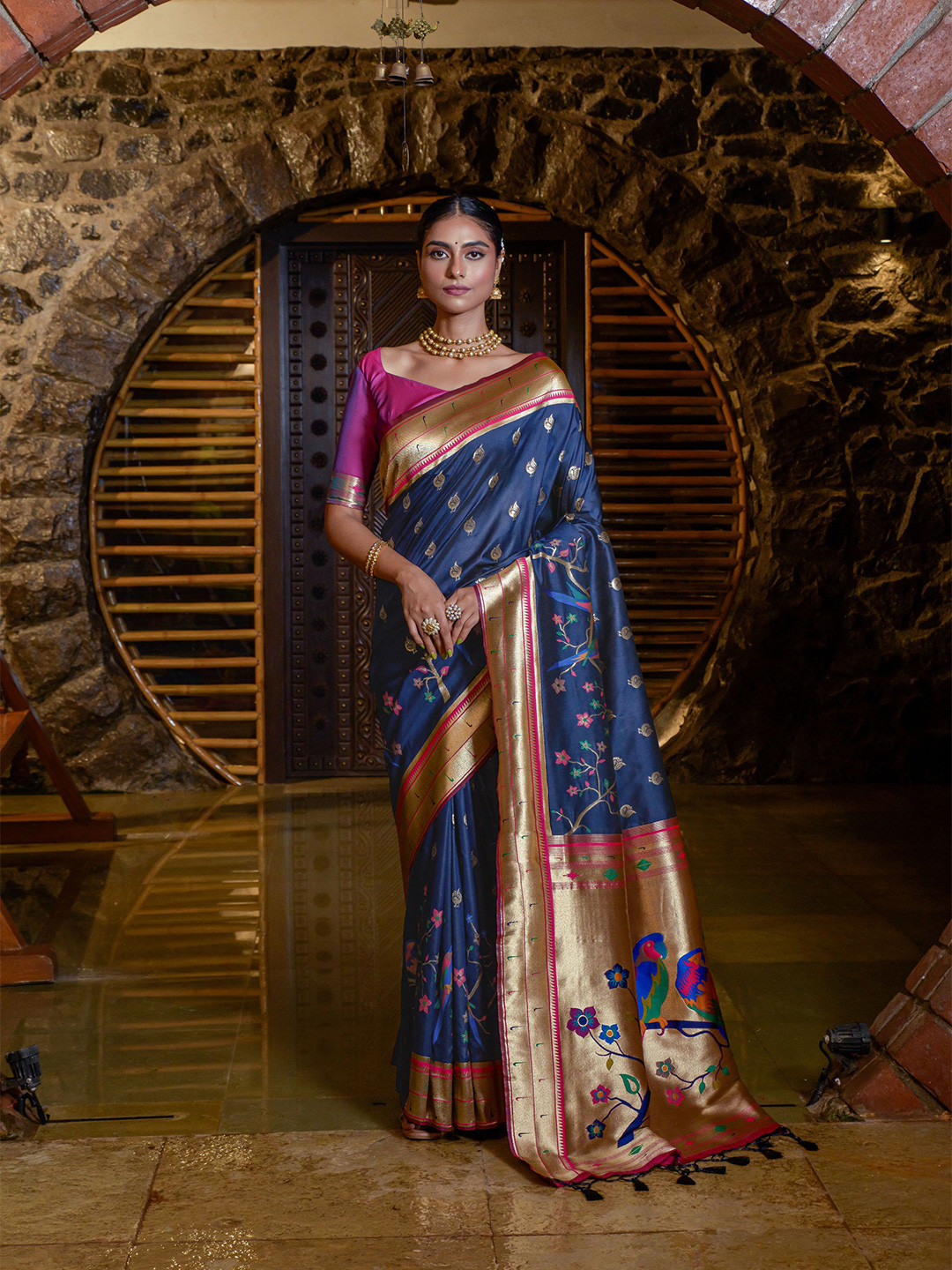 VISHNU WEAVES Floral Woven Design Zari Pure Silk Paithani Saree, Navy blue
VISHNU WEAVES Floral Woven Design Zari Pure Silk Paithani Saree, Navy blue