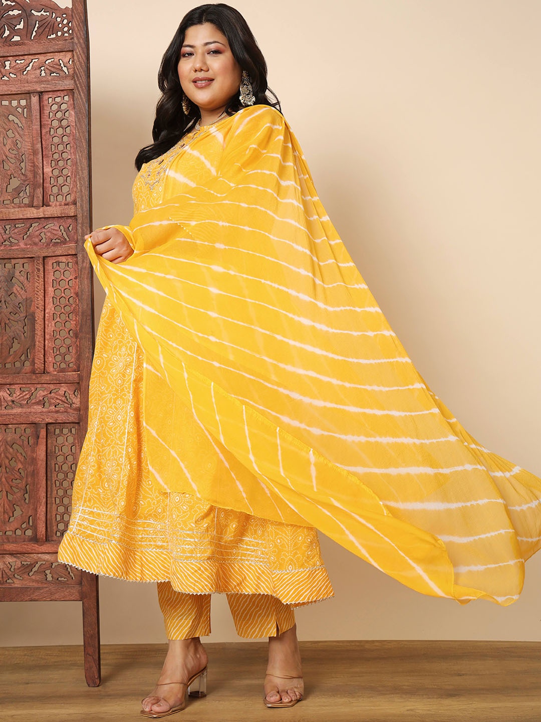 Vbuyz Plus Size Bandhani Printed Regular Thread Work Kurta & Trousers With Dupatta, Yellow
Vbuyz Plus Size Bandhani Printed Regular Thread Work Kurta & Trousers With Dupatta, Yellow
