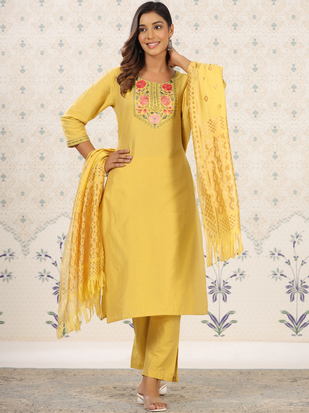 Ode by House of Pataudi Embroidered Regular Thread Work Kurta With Trousers & Dupatta, Yellow
Ode by House of Pataudi Embroidered Regular Thread Work Kurta With Trousers & Dupatta, Yellow