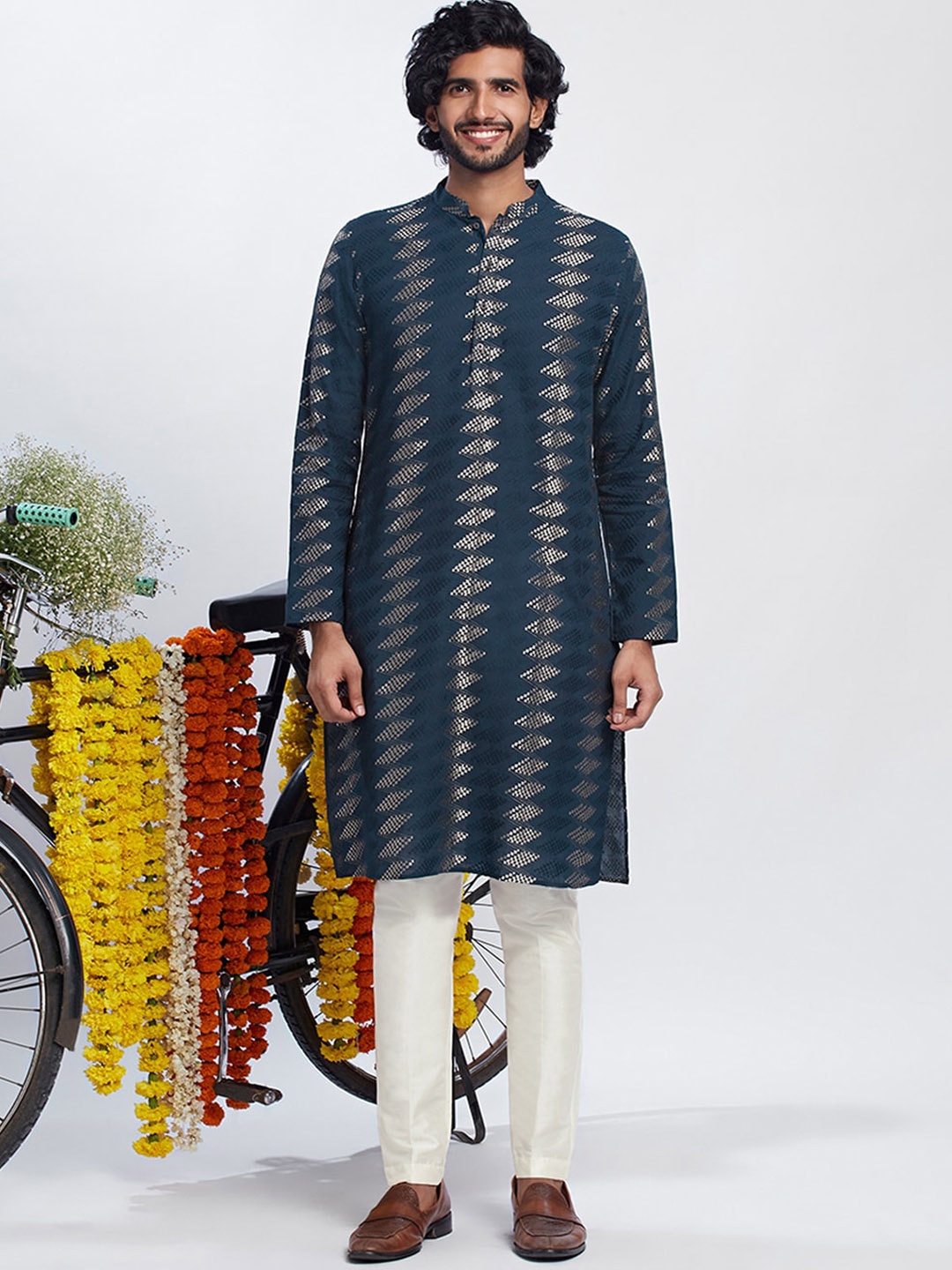 KISAH Ethnic Motifs Woven Design Mandarin Collar Pure Cotton Straight Kurta With Trousers, Navy blue
KISAH Ethnic Motifs Woven Design Mandarin Collar Pure Cotton Straight Kurta With Trousers, Navy blue