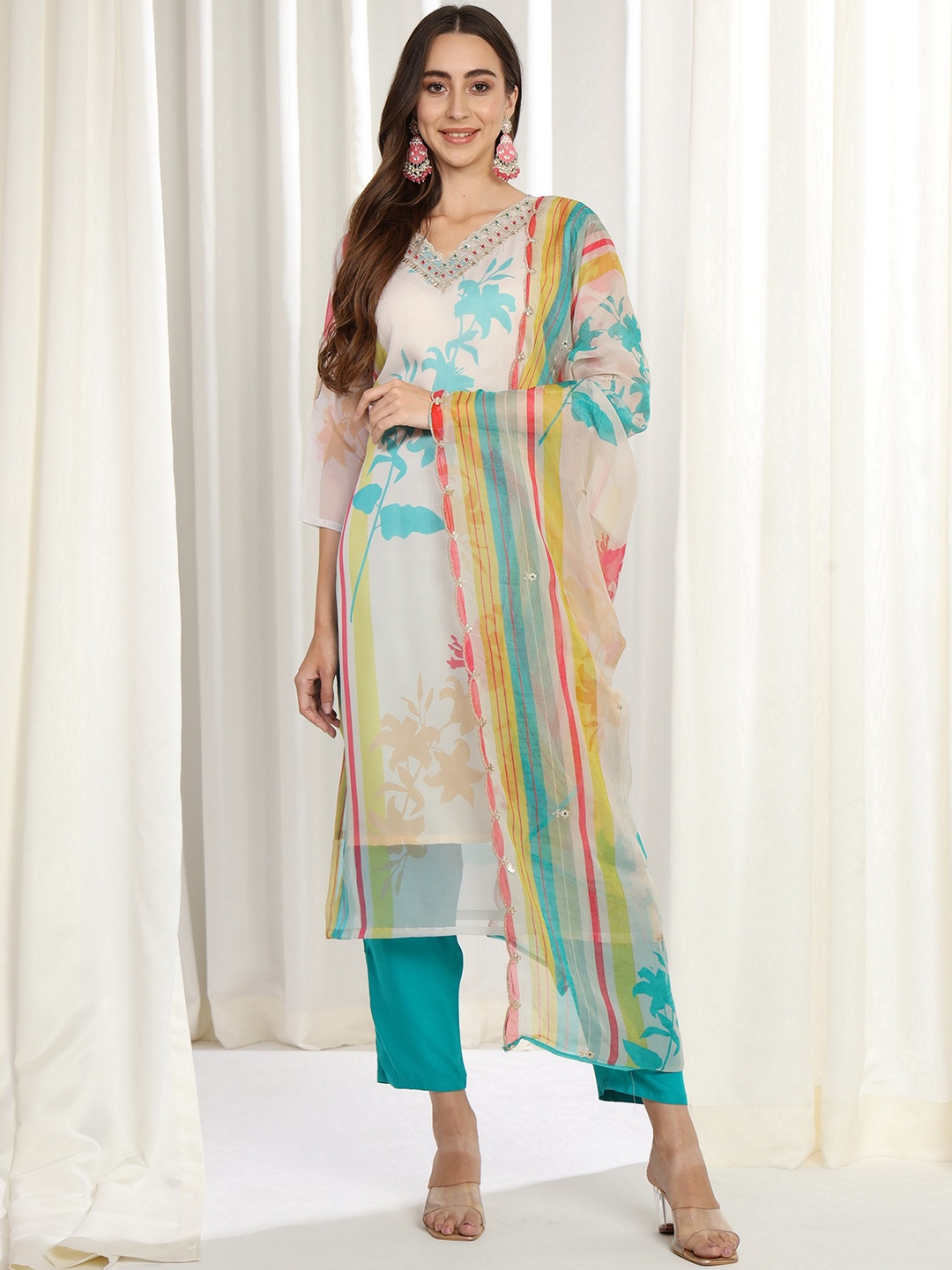 ASPORA Floral Printed Regular Sequinned Organza Kurta with Trousers & Dupatta, Cream
ASPORA Floral Printed Regular Sequinned Organza Kurta with Trousers & Dupatta, Cream