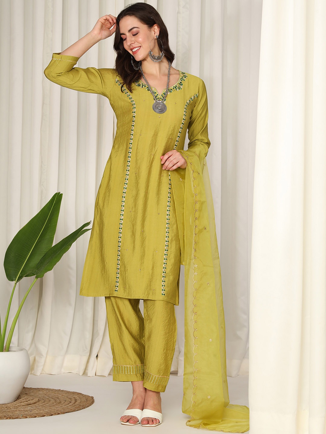 ASPORA Floral Embroidered Regular Sequinned Kurta With Trousers & Dupatta, Lime green
ASPORA Floral Embroidered Regular Sequinned Kurta With Trousers & Dupatta, Lime green