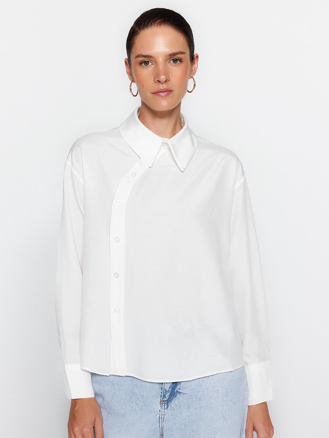 Trendyol Regular Fit Above the Keyboard Collar Long Sleeves Casual Shirt, White
Trendyol Regular Fit Above the Keyboard Collar Long Sleeves Casual Shirt, White