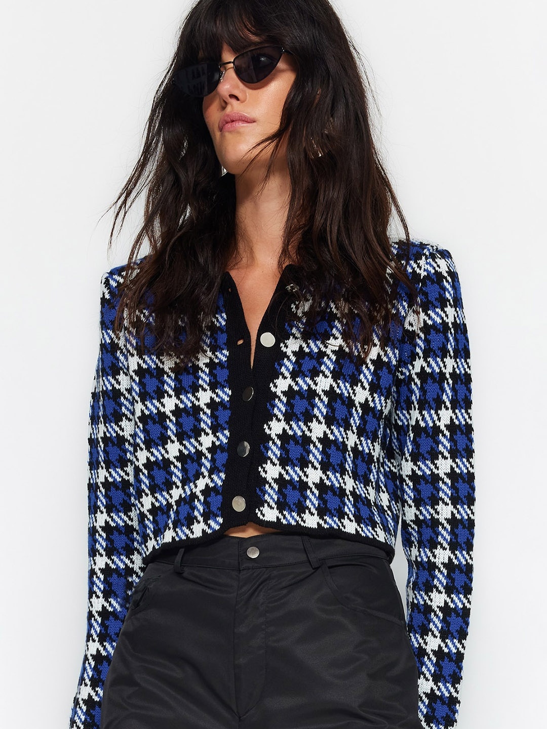 Trendyol Checked Spread Collar Long Sleeves Pure Acrylic Crop Cardigan Sweaters, Black
Trendyol Checked Spread Collar Long Sleeves Pure Acrylic Crop Cardigan Sweaters, Black