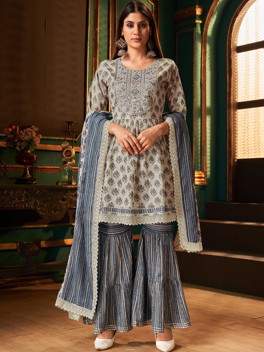 PREMROOP- THE STYLE YOU LOVE Floral Printed Pure Cotton Kurti & Sharara With Dupatta, Grey
PREMROOP- THE STYLE YOU LOVE Floral Printed Pure Cotton Kurti & Sharara With Dupatta, Grey