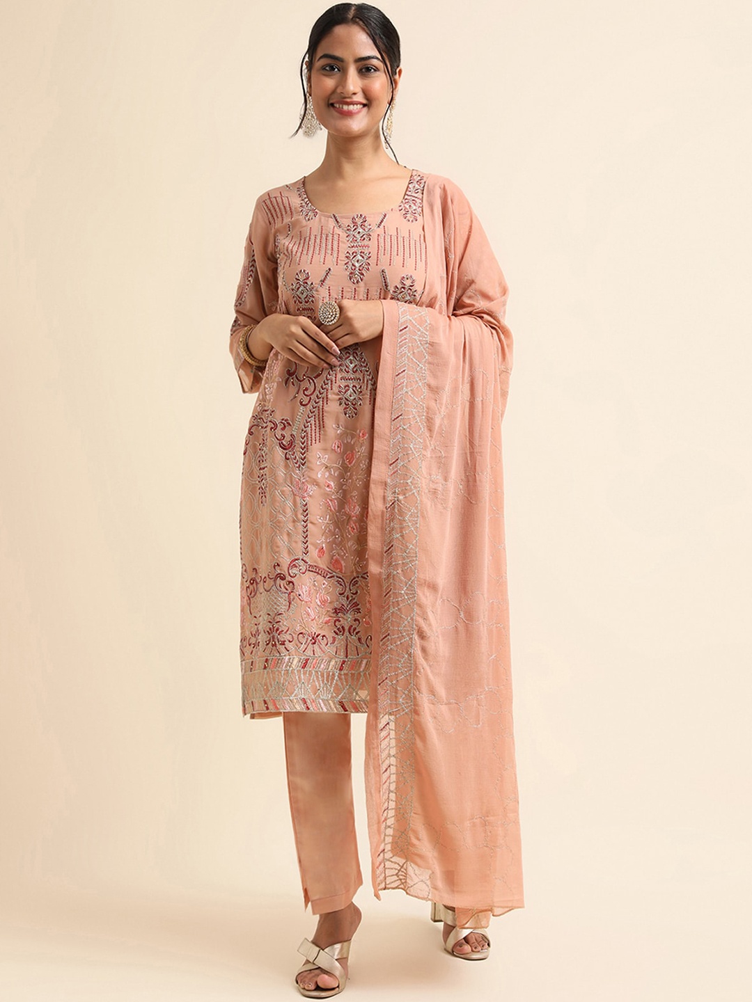 ODETTE Ethnic Motifs Embroidered Beads & Stones Kurta With Trousers & Dupatta, Peach
ODETTE Ethnic Motifs Embroidered Beads & Stones Kurta With Trousers & Dupatta, Peach