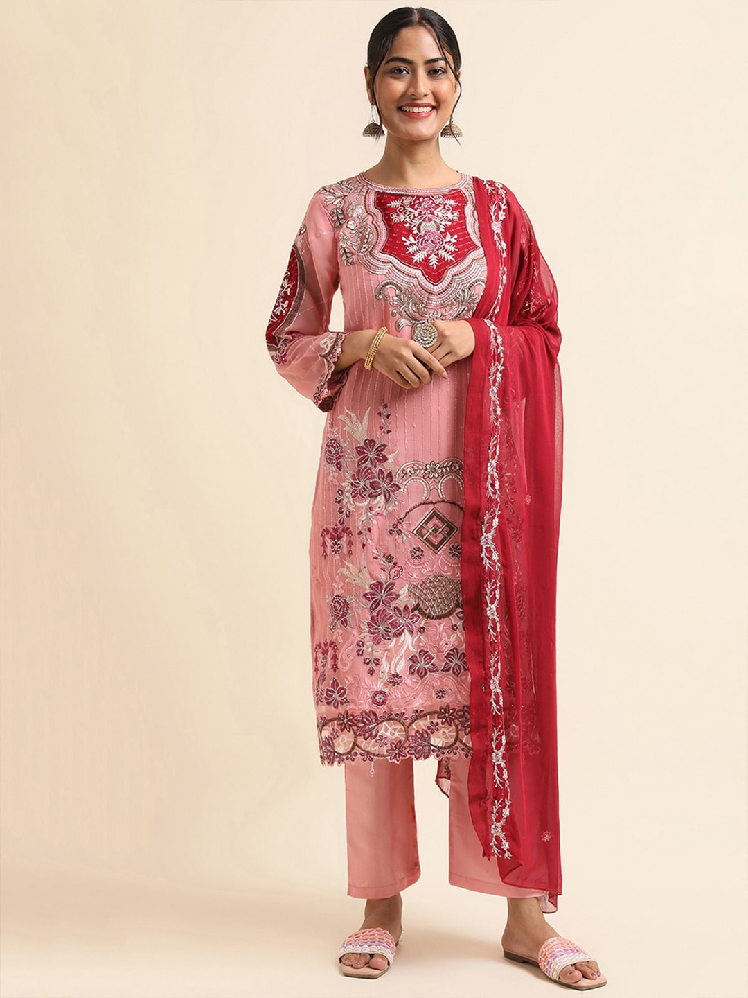 ODETTE Floral Embroidered Round Neck Beads and Stones Kurta with Trousers & Dupatta, Pink
ODETTE Floral Embroidered Round Neck Beads and Stones Kurta with Trousers & Dupatta, Pink