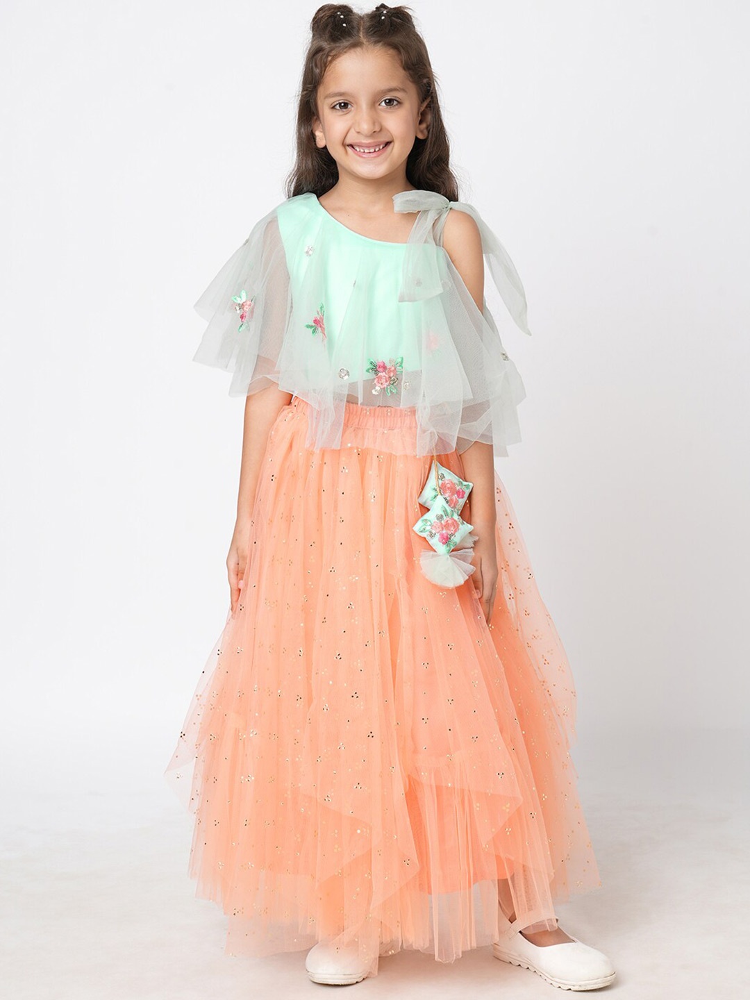 LIL DRAMA Girls Peach-Coloured & Green Embroidered Thread Work Ready to Wear Lehenga &
LIL DRAMA Girls Peach-Coloured & Green Embroidered Thread Work Ready to Wear Lehenga &