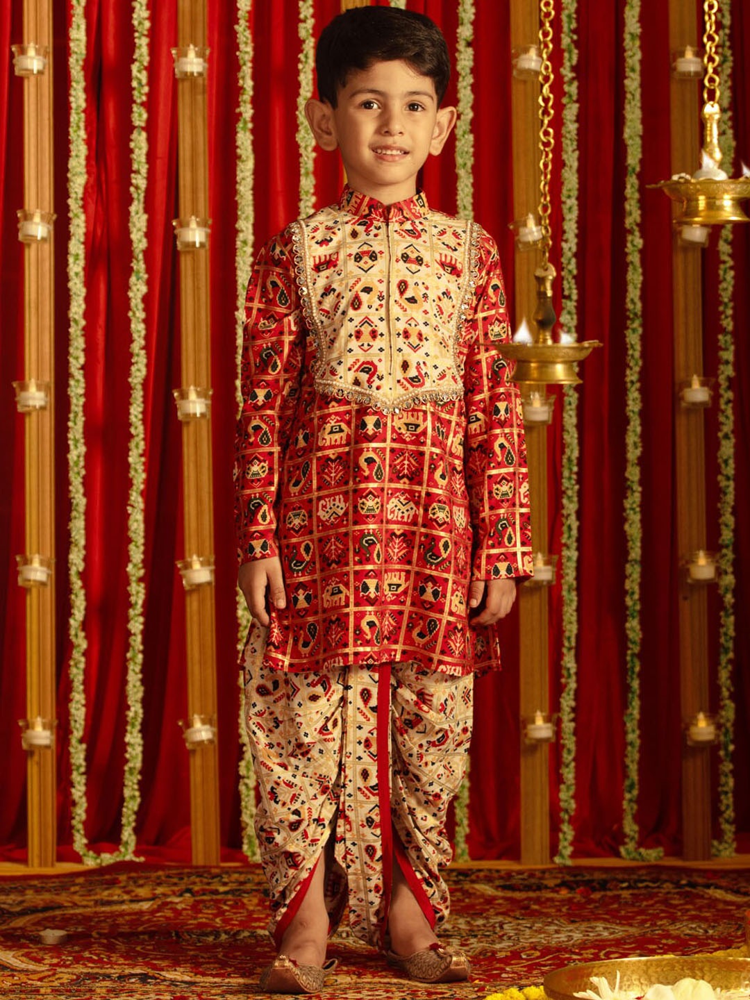 VASTRAMAY Boys Ethnic Motifs Printed Mandarin Collar Gotta Patti Kurta With Dhoti set, Red
VASTRAMAY Boys Ethnic Motifs Printed Mandarin Collar Gotta Patti Kurta With Dhoti set, Red