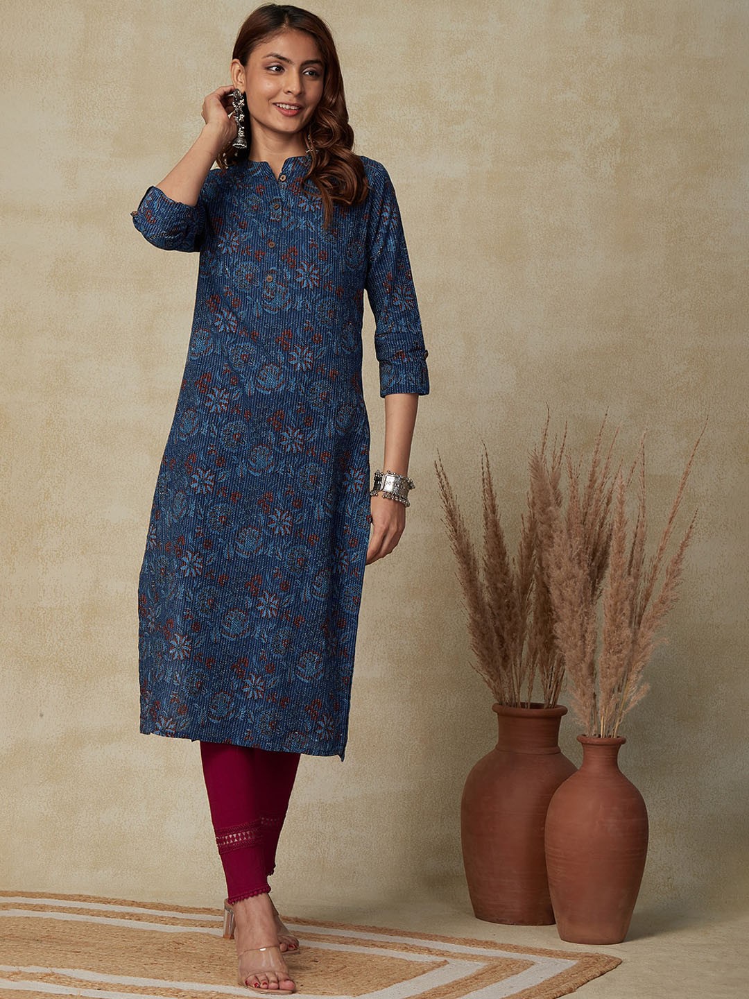 FASHOR Ethnic Motif Block Printed Mandarin Collar Thread Work Cotton Straight Kurta, Navy blue
FASHOR Ethnic Motif Block Printed Mandarin Collar Thread Work Cotton Straight Kurta, Navy blue