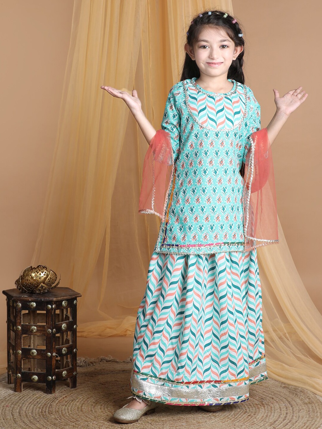 Cutiekins Girls Ethnic Motifs Printed Ready to Wear Lehenga & Blouse With Dupatta, Turquoise blue
Cutiekins Girls Ethnic Motifs Printed Ready to Wear Lehenga & Blouse With Dupatta, Turquoise blue