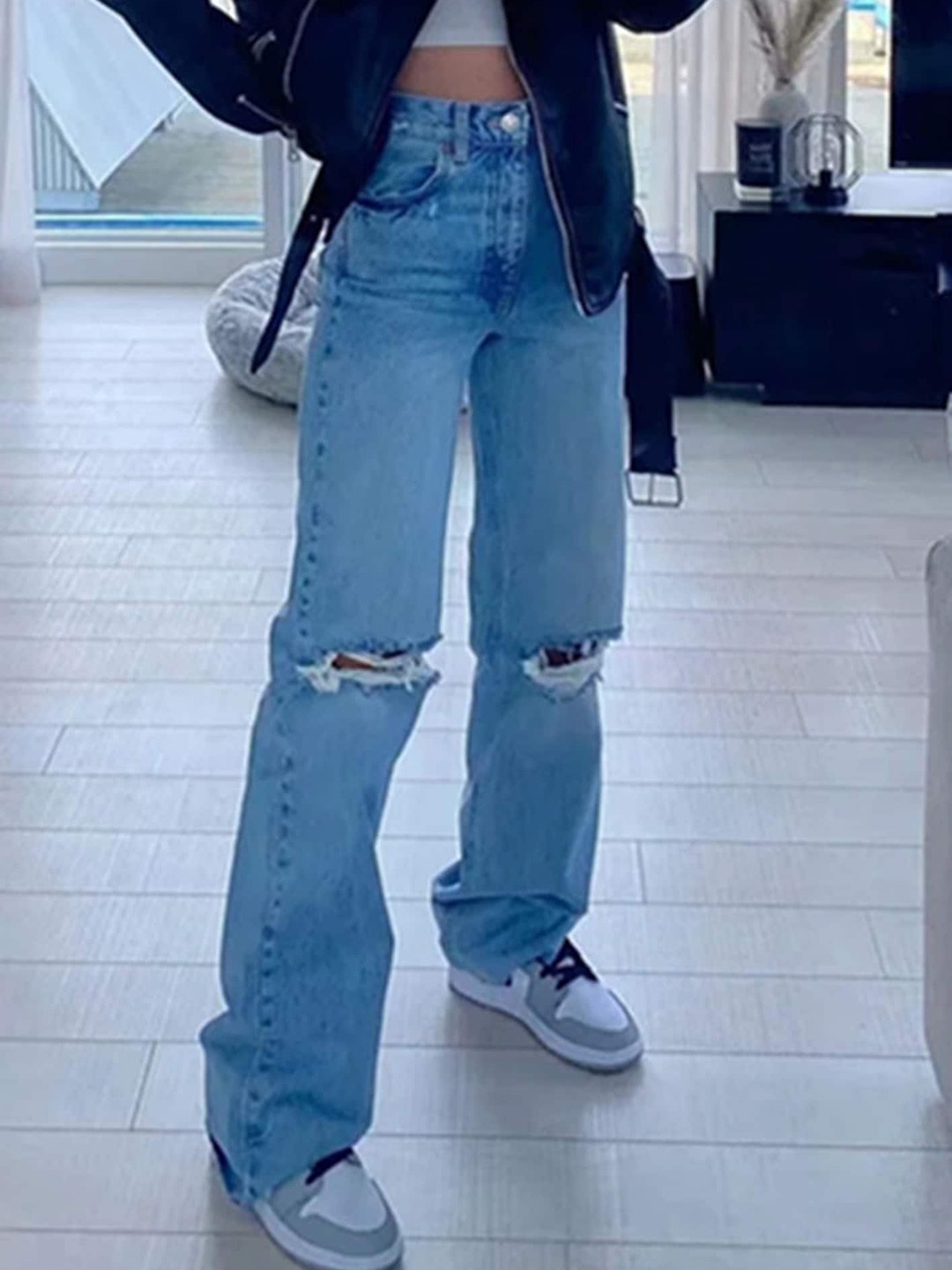 LULU & SKY Women Straight Fit High-Rise Slash Knee Light Fade Stretchable Jeans, Blue
LULU & SKY Women Straight Fit High-Rise Slash Knee Light Fade Stretchable Jeans, Blue