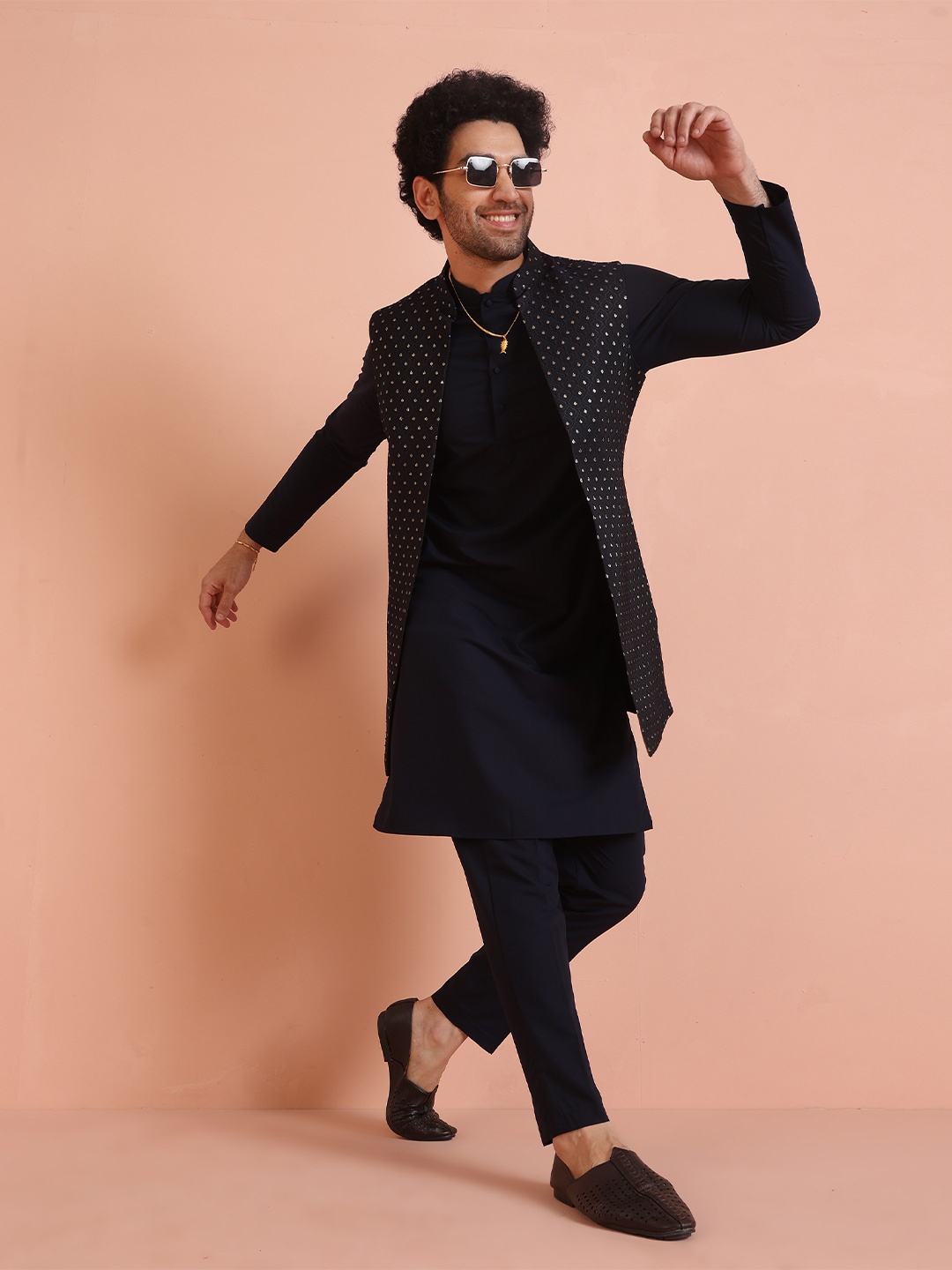 KISAH Mandarin Collar Straight Kurta & Trousers With Printed Nehru Jacket, Navy blue
KISAH Mandarin Collar Straight Kurta & Trousers With Printed Nehru Jacket, Navy blue