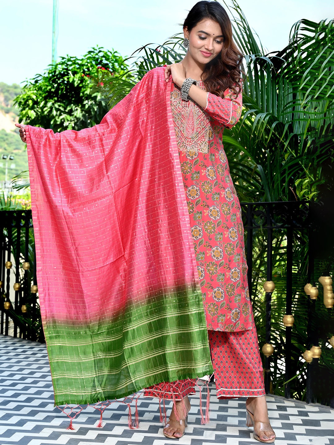 V TRADITION Ethnic Motifs Printed Gotta Patti Kurta & Trousers With Dupatta, Pink
V TRADITION Ethnic Motifs Printed Gotta Patti Kurta & Trousers With Dupatta, Pink