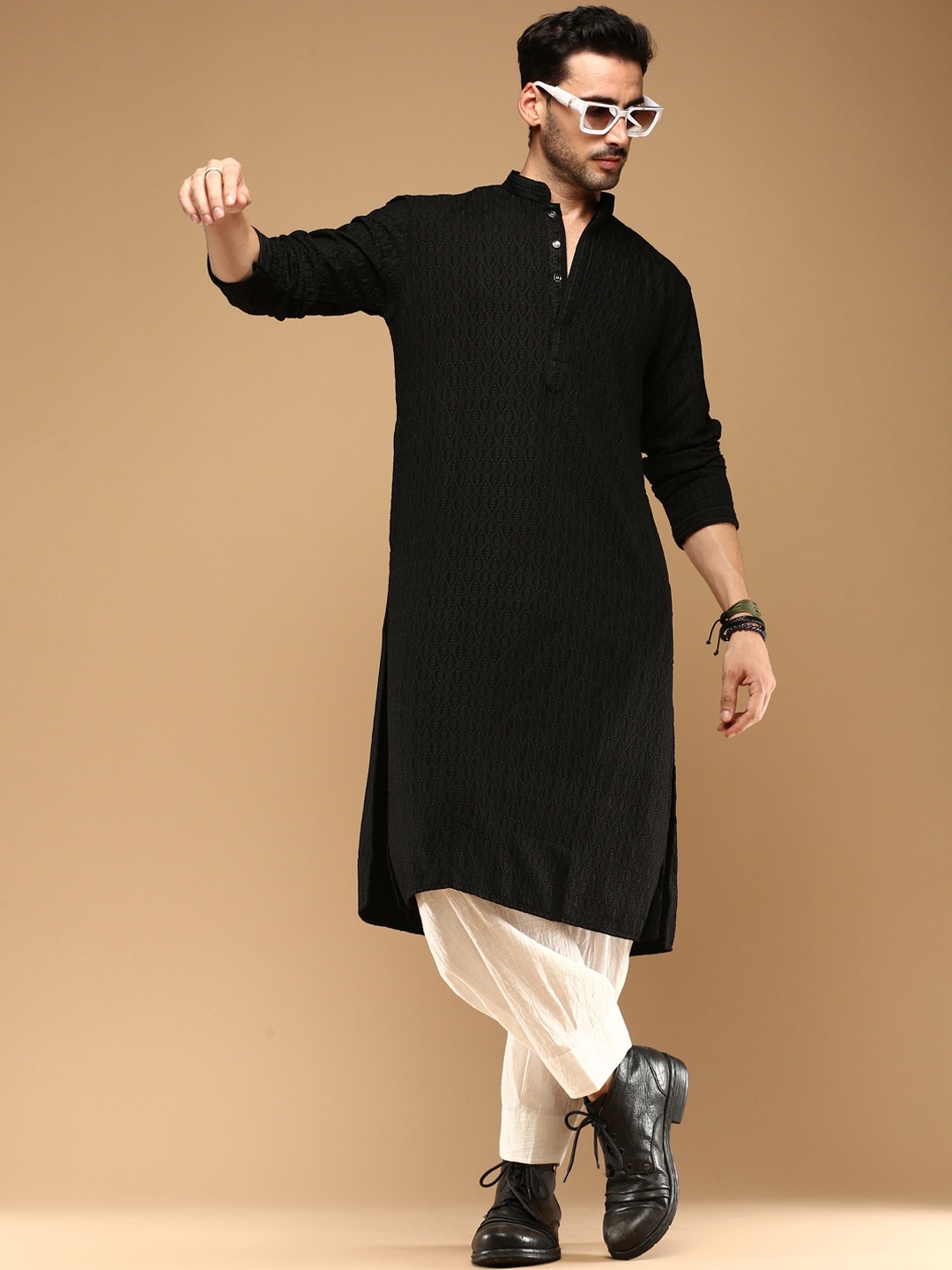 Sangria Black Ethnic Motifs Embroidered Mandarin Collar Chikankari Cotton Straight Kurta
Sangria Black Ethnic Motifs Embroidered Mandarin Collar Chikankari Cotton Straight Kurta