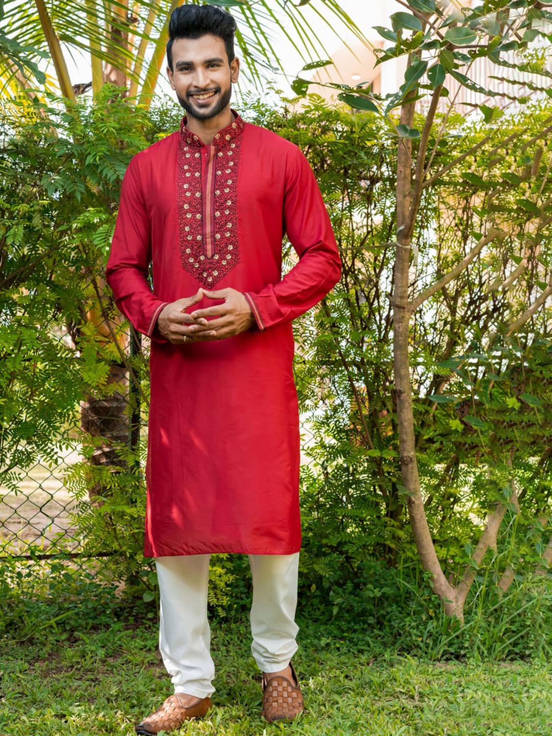 HU - Handcrafted Uniquely Men Red Floral Yoke Design Regular Thread Work Kurta with Churidar
HU - Handcrafted Uniquely Men Red Floral Yoke Design Regular Thread Work Kurta with Churidar