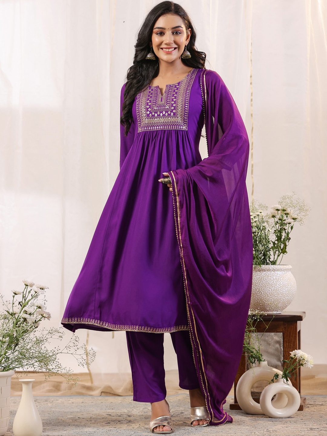 Ishin Women Purple Ethnic Motifs Yoke Design Empire Thread Work Kurta with Trousers & With Dupatta
Ishin Women Purple Ethnic Motifs Yoke Design Empire Thread Work Kurta with Trousers & With Dupatta