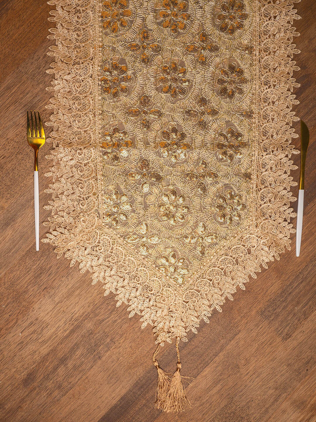 MARKET99 Beige Floral Thread Work & Sequinned Design Table Runner With Tasselled Detail
MARKET99 Beige Floral Thread Work & Sequinned Design Table Runner With Tasselled Detail
