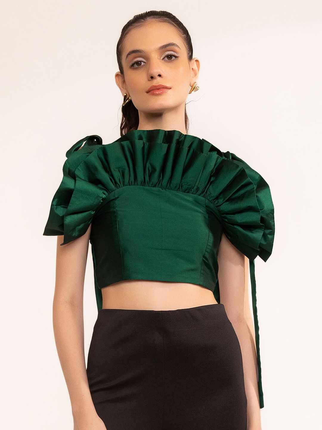 KAORI BY SHREYA AGARWAL Shoulder Straps Puff Sleeves Ruffles Detail Fitted Crop Top, Green
KAORI BY SHREYA AGARWAL Shoulder Straps Puff Sleeves Ruffles Detail Fitted Crop Top, Green