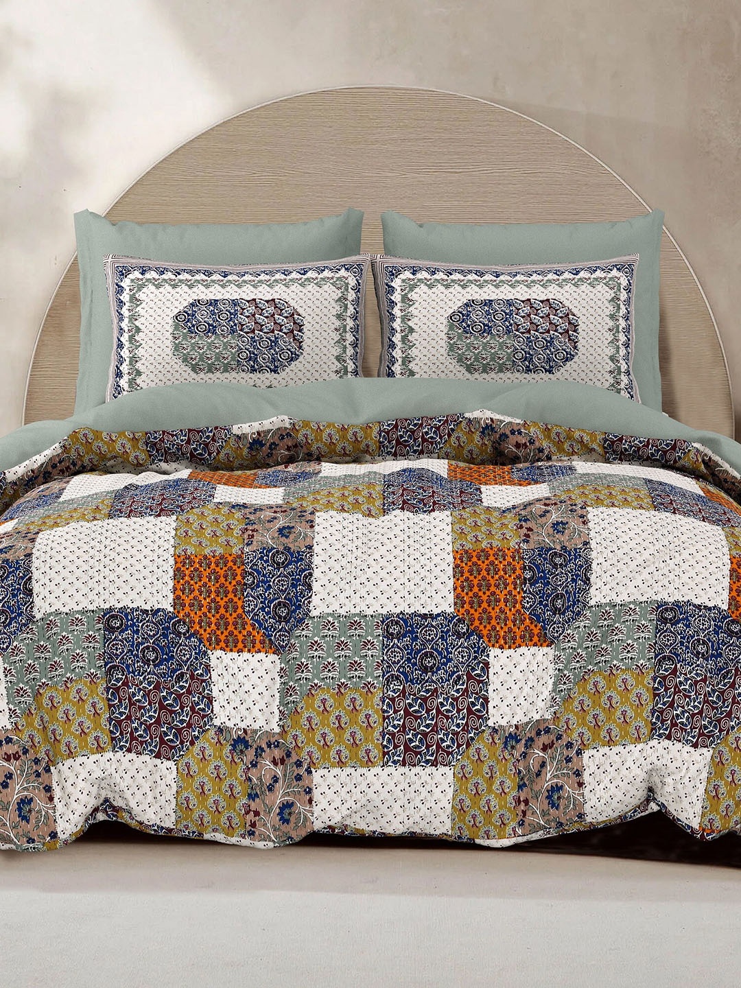 LIVING ROOTS White & Blue Floral Pure Cotton 300 TC King Bedsheet with 2 Pillow Covers
LIVING ROOTS White & Blue Floral Pure Cotton 300 TC King Bedsheet with 2 Pillow Covers